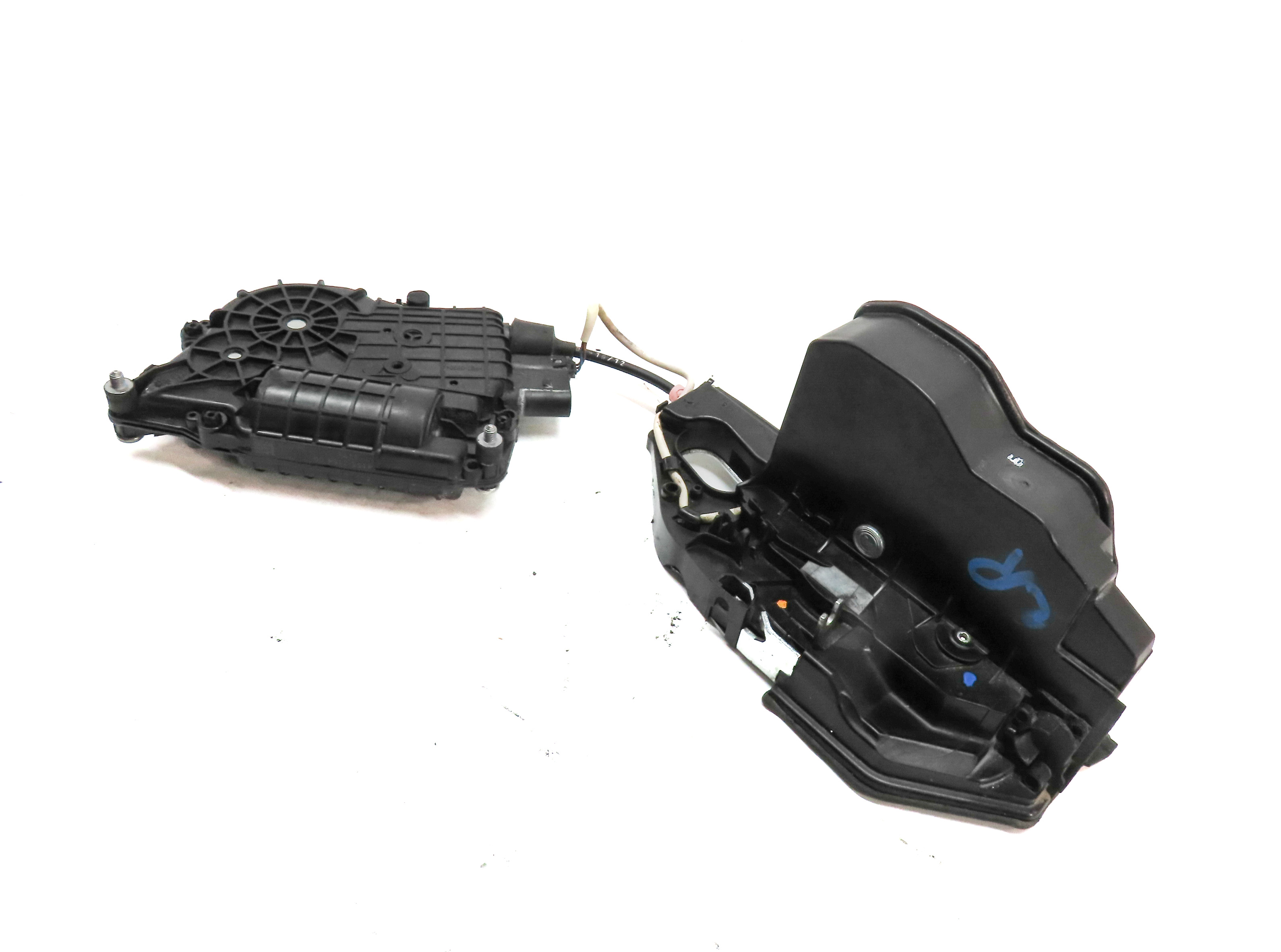 2011-2016 BMW 528i 535i 550i M5 (F10) LEFT REAR SOFT CLOSE DOOR LOCK LATCH SET — exact item pictured